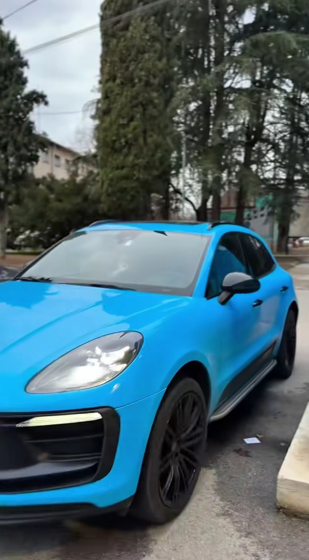 Luksuz na četiri točka: Evo šta vozi Nadica Ademov, ovakav auto još niste videli (FOTO) 6 Screenshot 20260216 085637 Instagram