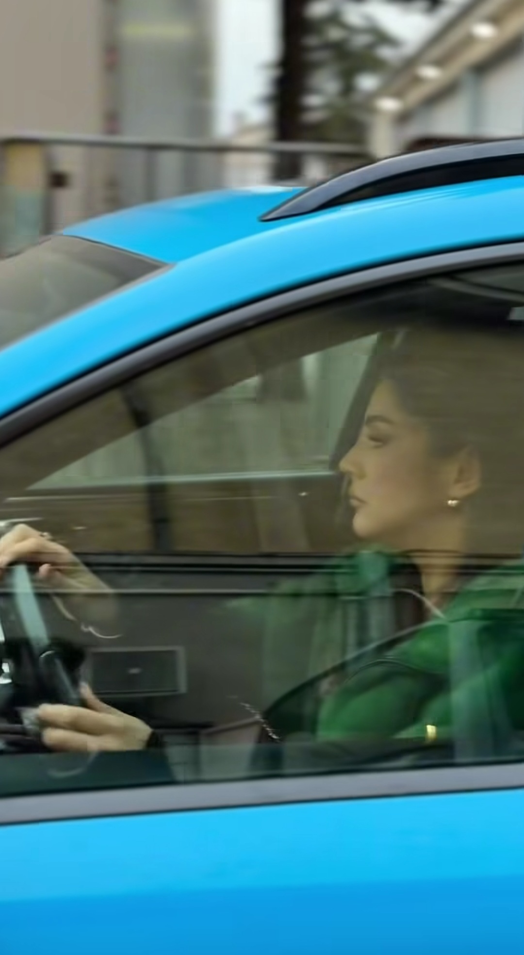 Luksuz na četiri točka: Evo šta vozi Nadica Ademov, ovakav auto još niste videli (FOTO) 7 Screenshot 20260216 085650 Instagram