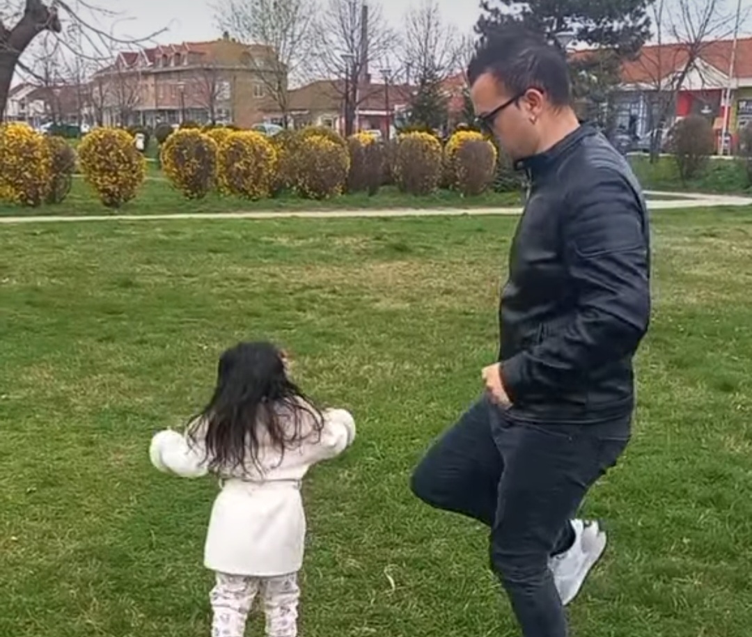 ,,Dedine princeze'': Pevač (44) podelio najslađe momente iz porodične kuće 7 Screenshot 20260217 100739 Instagram