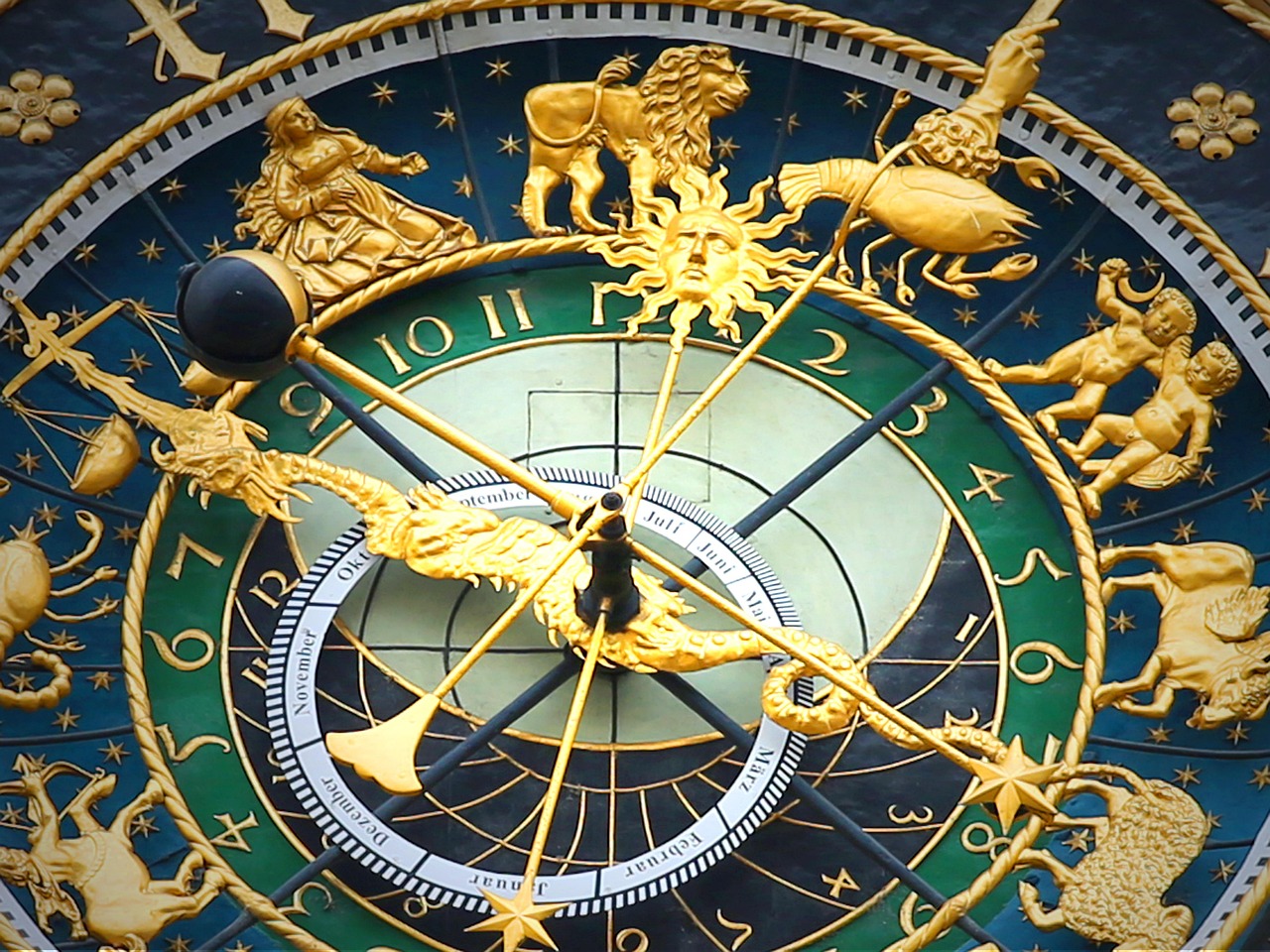 Nedeljni horoskop: Lavovima se dešavaju burne promene, dok Devicama se vraćaju osobe sa kojima ste telepatski povezani 17 astronomical clock 408306 1280 2