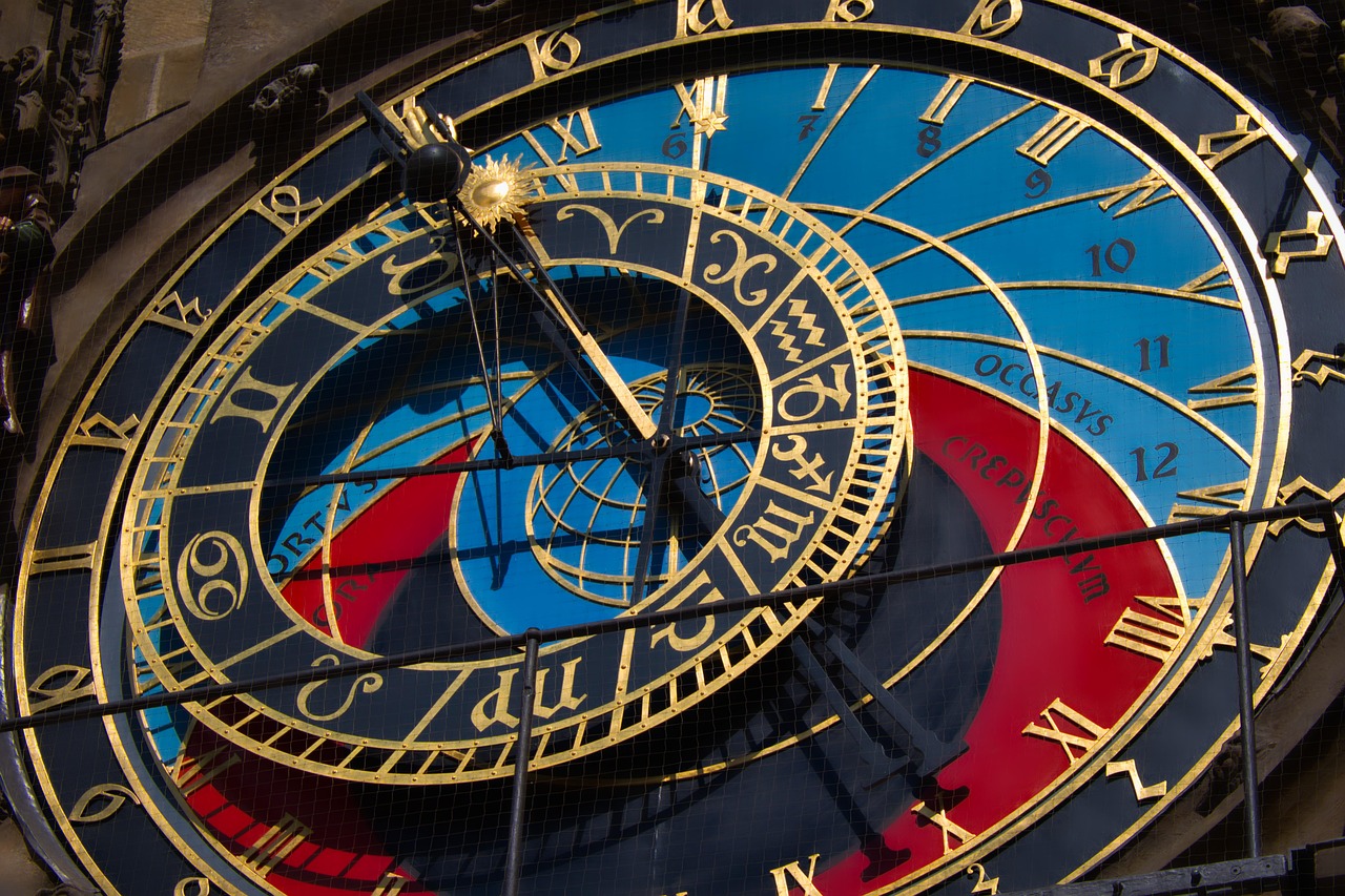 Nedeljni horoskop: Lavovima se dešavaju burne promene, dok Devicama se vraćaju osobe sa kojima ste telepatski povezani 16 astronomical clock 5154957 1280 1