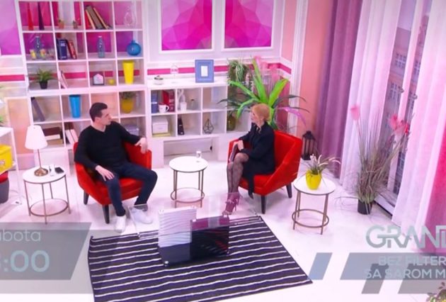 "Ne znam kad me je poslednji put nešto iznerviralo": Dejan Jelača u emisiji "Bez filtera sa Sarom Miom" otkrio sve o životu u Njujorku VIDEO 17 d5r