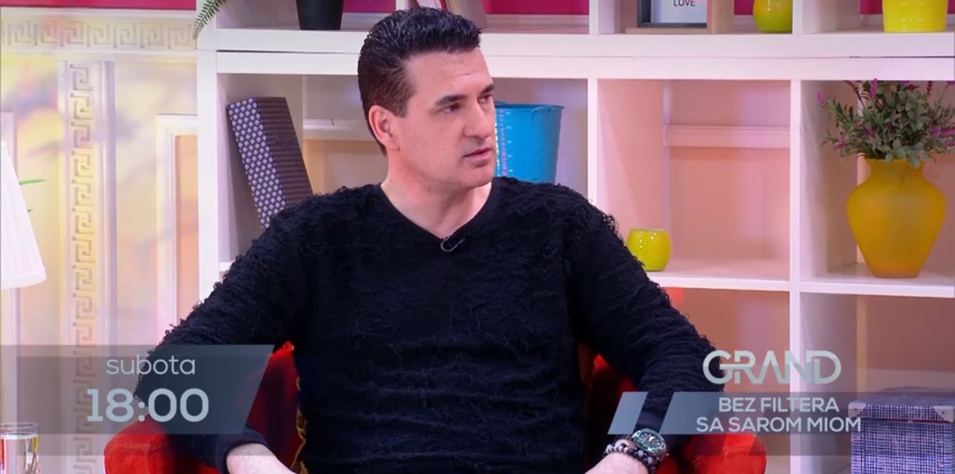 "Ne znam kad me je poslednji put nešto iznerviralo": Dejan Jelača u emisiji "Bez filtera sa Sarom Miom" otkrio sve o životu u Njujorku VIDEO 5 d6 1