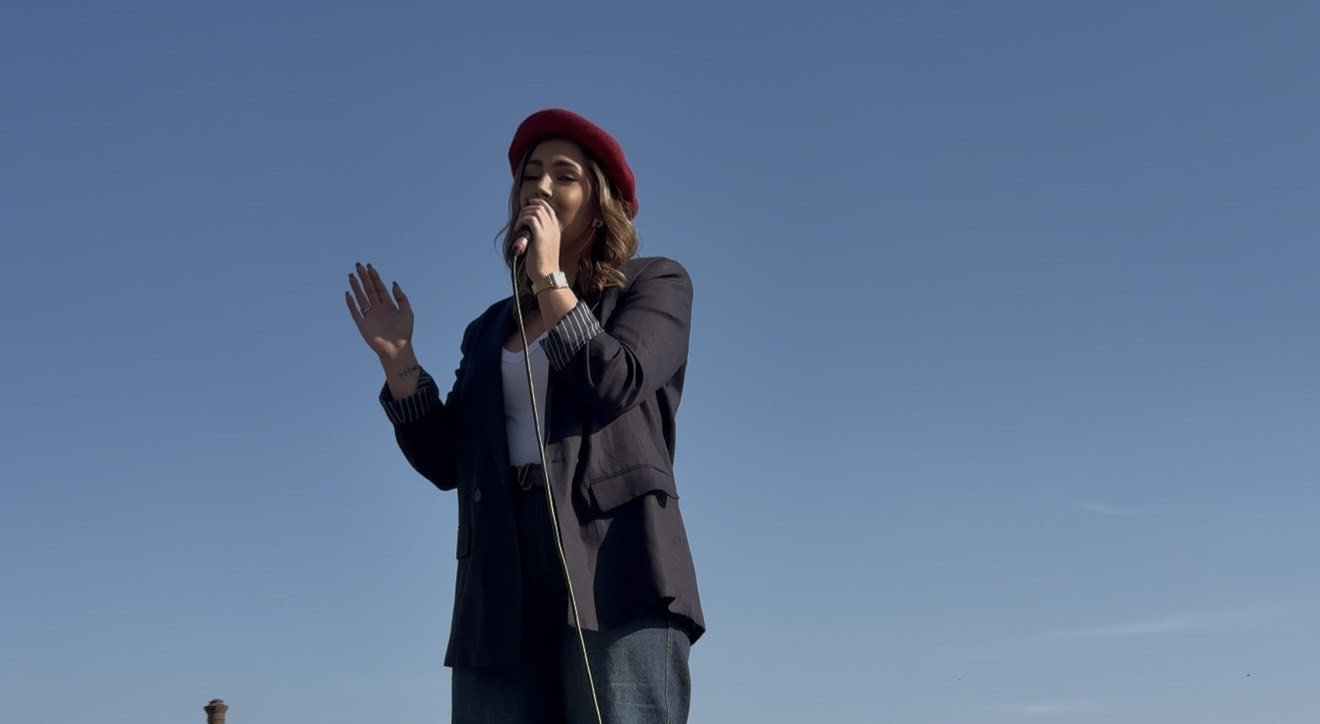 Maryana Katić uspela što niko nije, prvo pokorila mreže, a onda snimila spot u Parizu i dala omaž hitu Dragane Mirković VIDEO 9 Maryana Katic 2