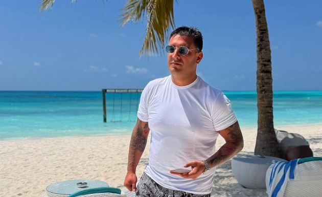 Darko Lazić sa suprugom i ćerkom zaglavljen na Maldivima, ne mogu da se vrate u Srbiju: "Tražimo let, sami plaćamo novu kartu" 8 darko la