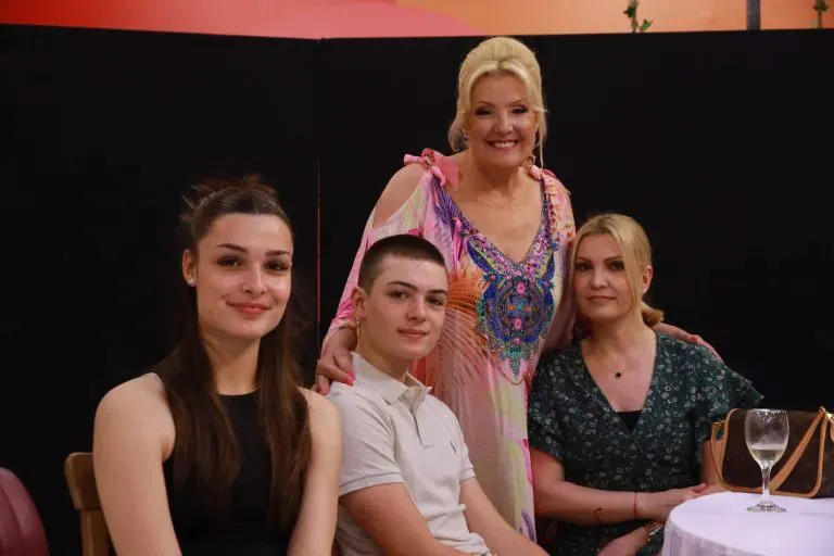 Ćerka Snežane Đurišić progovorila o odrastanju uz poznatu mamu: ,,Nekad mi je nedostajala, ali sam uvek bila ponosna'' 9 image 18 28
