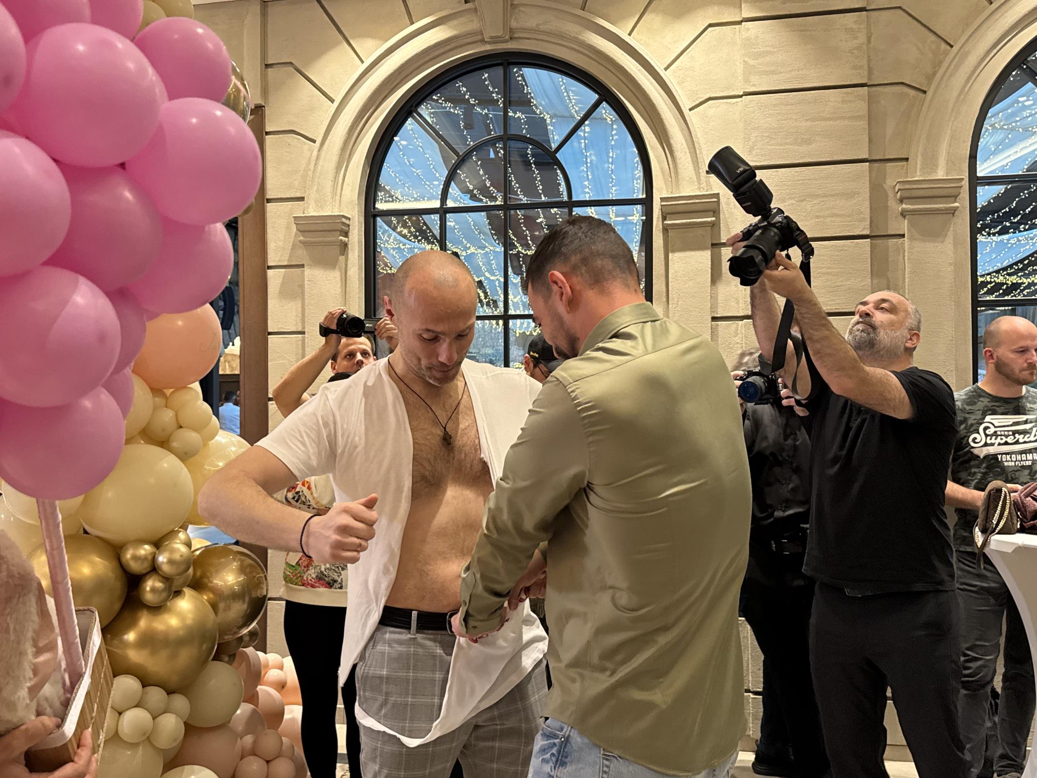 Cela estrada na Sofrinom slavlju: "Cepaj brale, postao sam ćale" VIDEO 6 1776188260966