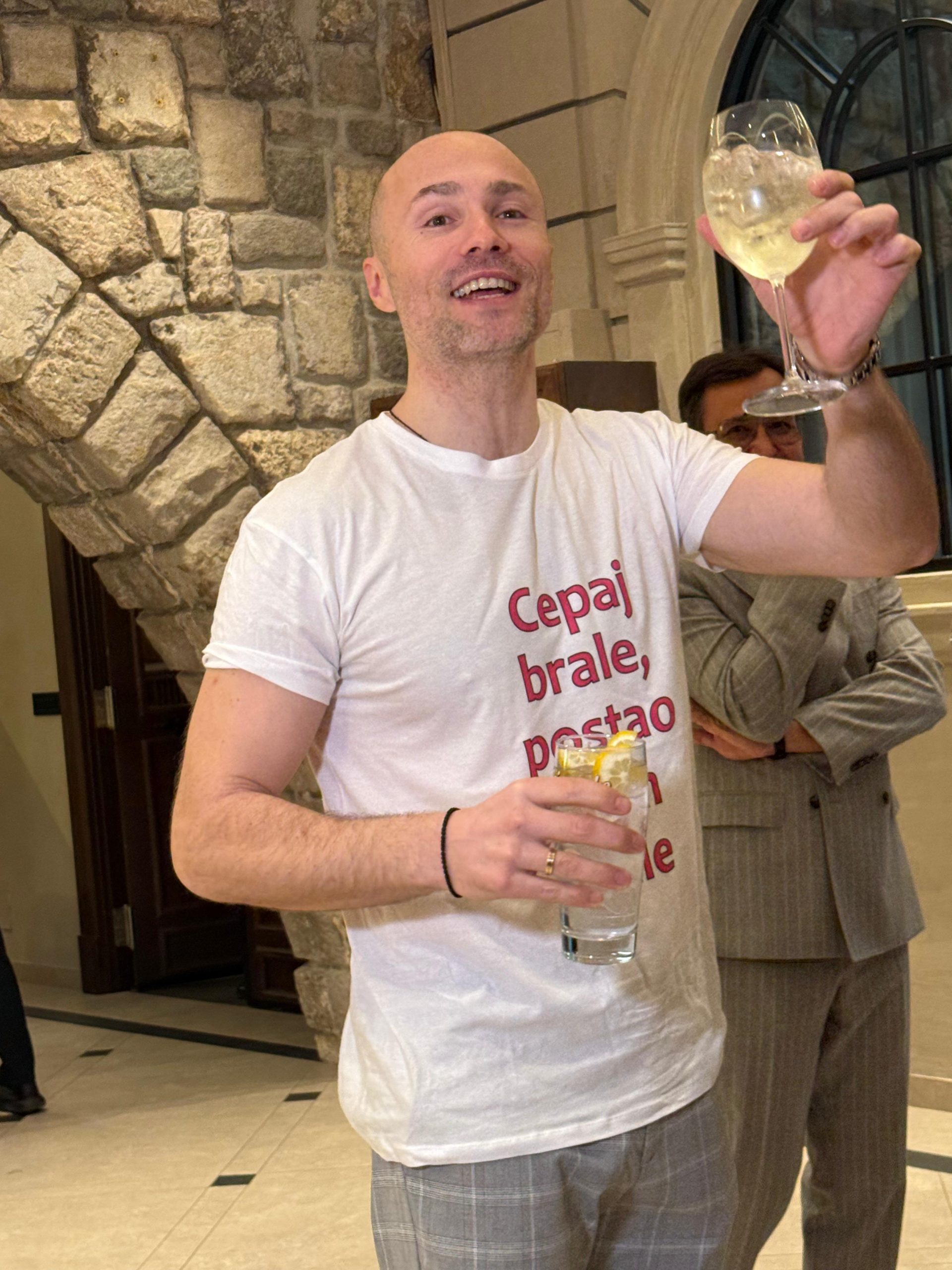 Cela estrada na Sofrinom slavlju: "Cepaj brale, postao sam ćale" VIDEO 5 1776189137297