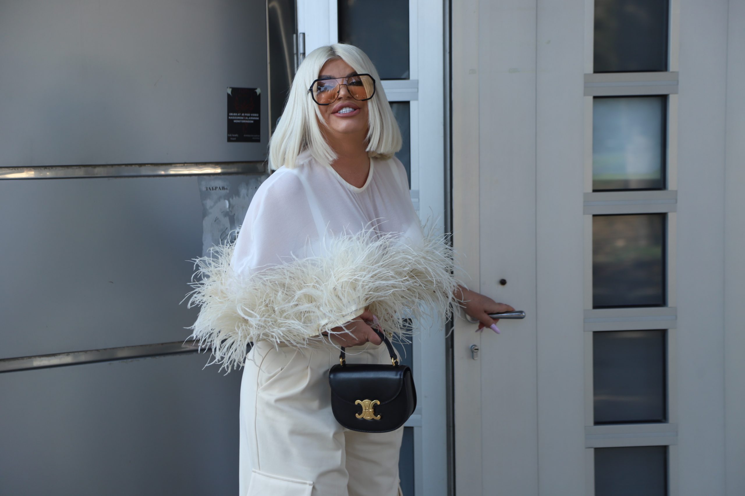 Dara sa novim dečkom za Uskrs, a bivša svekrva i dalje sprema trpezu: ,,Kod nas je uvek tako'' (VIDEO) 5 DARA FOTO ELENA 17