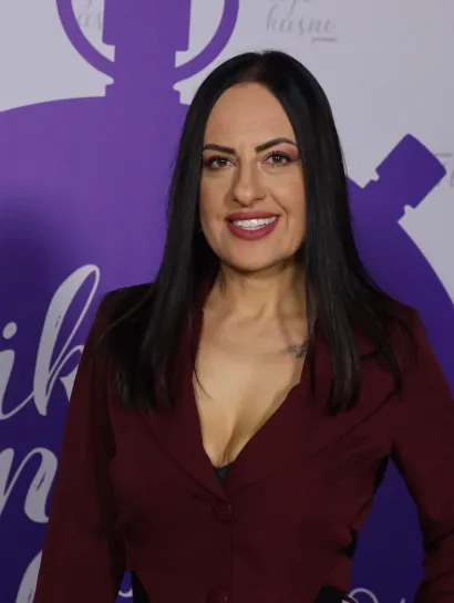 IVANA RADISAVLJEVIC 44 GOD. NOVI SAD 1