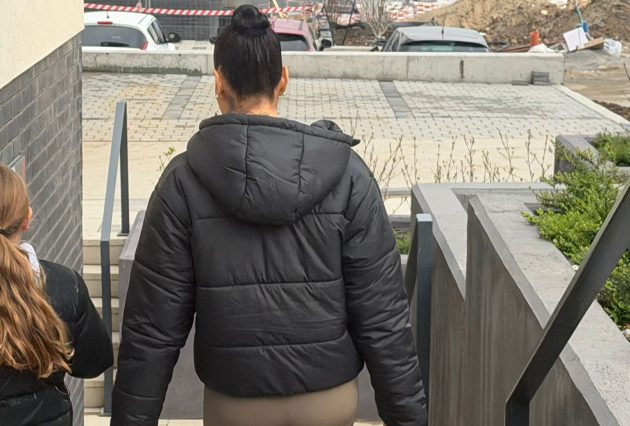 PAPARAZZO: Uhvatili smo najzgodniju pevačicu na putu do teretane, svi gledaju u njene vitke noge VIDEO 12 PHOTO 2026 04 01 16 25 39 e1775656369218