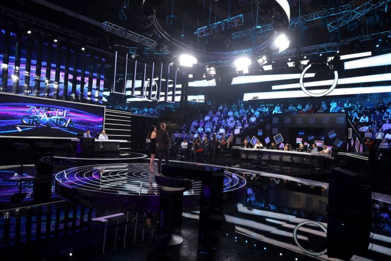 Chaos behind the scenes: A contestant in Zvezde Granda received an infusion before her performance, barely able to stand VIDEO