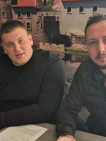 Sequence 04.00 52 28 01.Still030