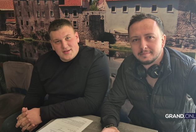 Sequence 04.00 52 28 01.Still030