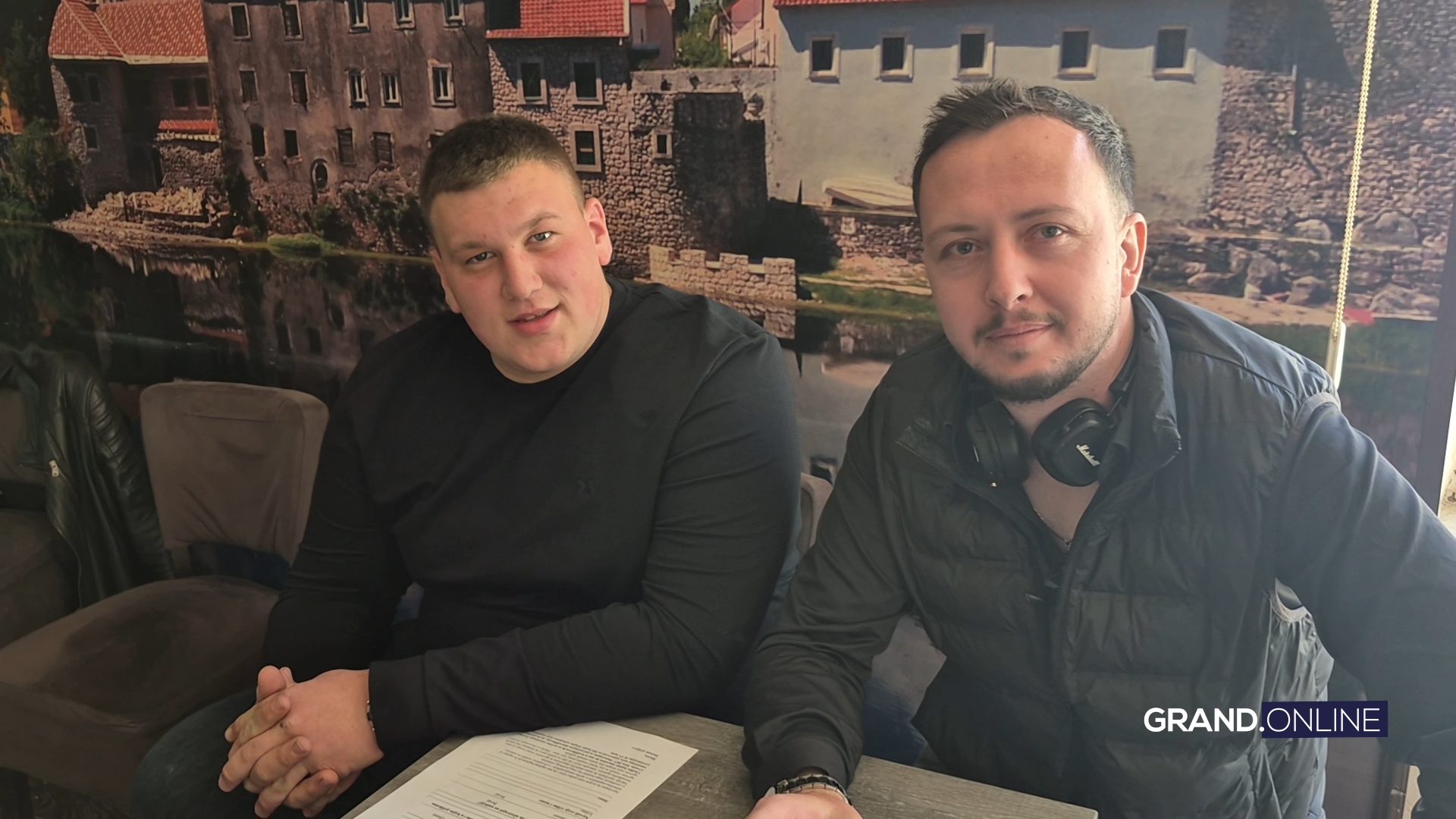 Sequence 04.00 52 28 01.Still030