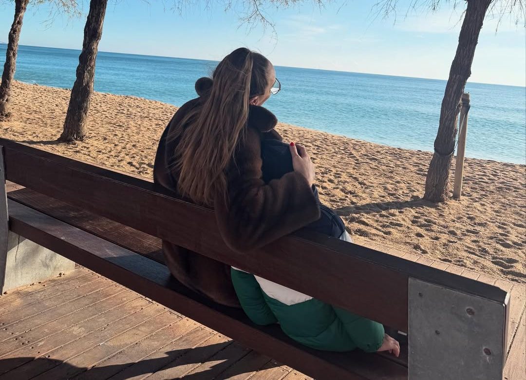 Famous singer dedicated a song to her late mother
