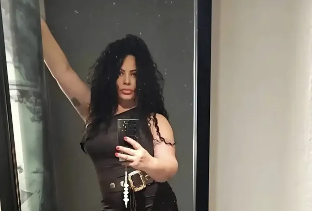 Pevačica postala baka sa 33 godine: Danas zgrće dobar keš od iznajmljivanja 10 stanova 8 Stoja Insta