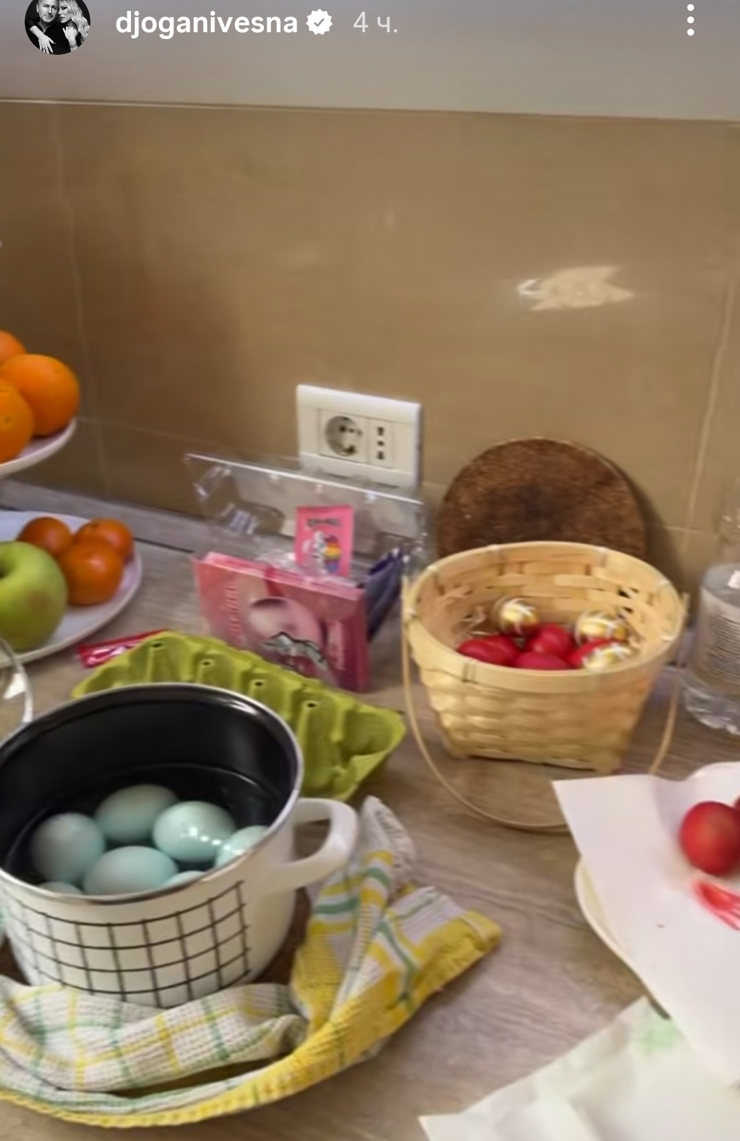 Veliki petak kod Đoganijevih, Vesna podelila predivne kadrove iz porodičnog doma FOTO 7 Vesna Djogani jaja 1