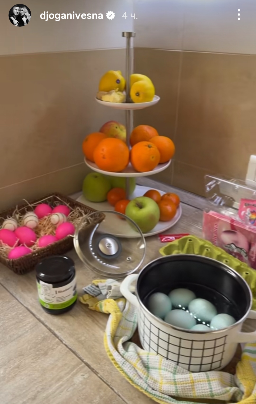 Veliki petak kod Đoganijevih, Vesna podelila predivne kadrove iz porodičnog doma FOTO 6 Vesna Djogani jaja 3