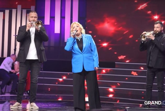 Zavirite iza scene večerašnjeg šoua "Nikad nije kasno", stigao neočekivan poklon VIDEO 14 nnk bekstejd 7