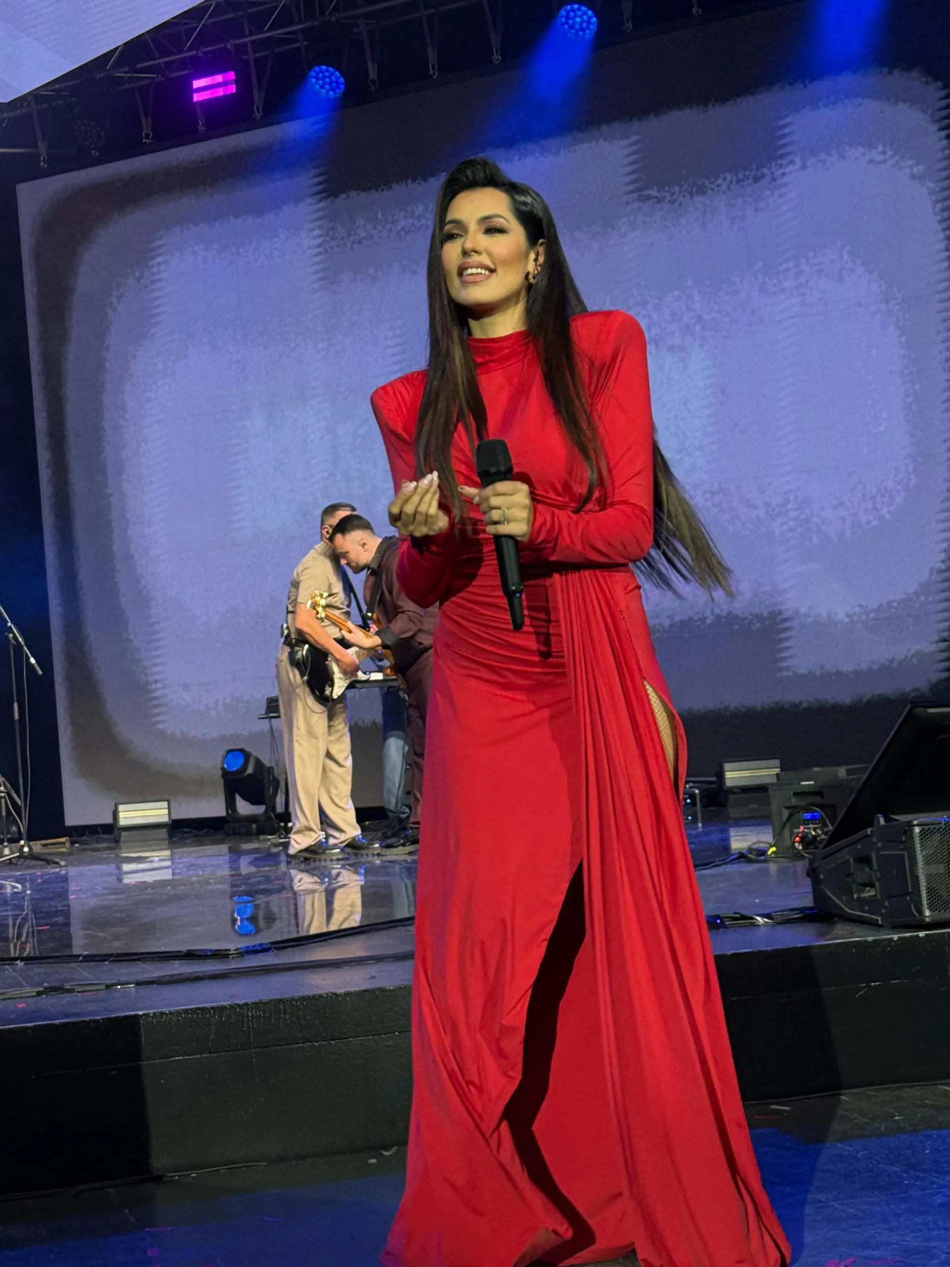 Iznenađenje na koncertu Magla benda: Tanja Savić izašla na binu i zapevala najveće hitove (FOTO/VIDEO) 6 1779093560030 1