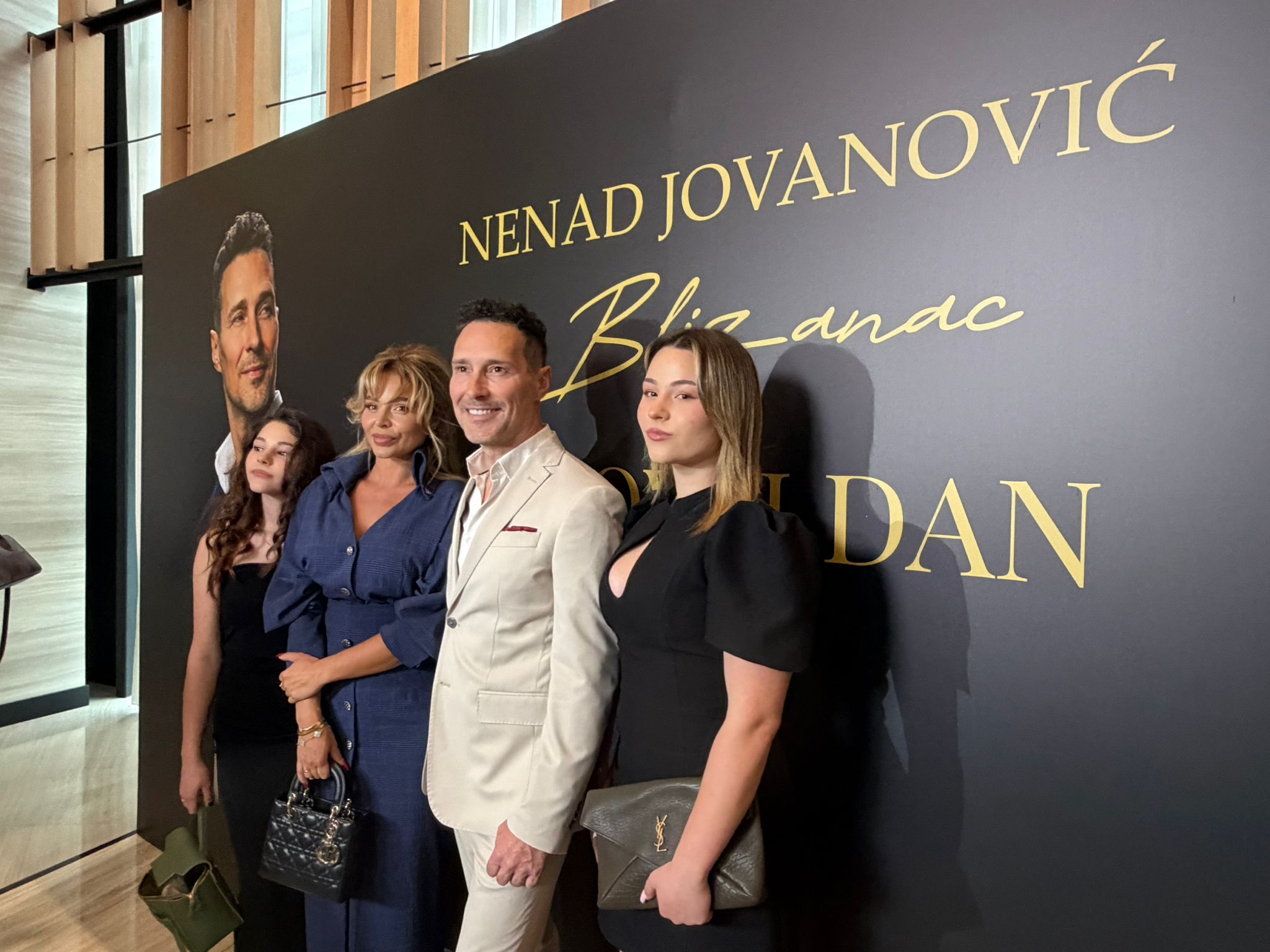 Nenad Blizanac prvi put javno govori o traumi iz detinjstva koja ga je progonila: "Trčali smo za kolima, pa sam od bola pao na kolena…“ 7 IMG 20260507 WA0069