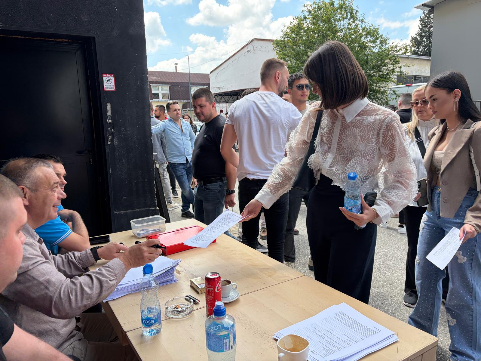 Stotine prijavljenih za novu sezonu "Zvezda Granda": Studio premali za sve kandidate, poznati došli da bodre svoje namilije (FOTO/VIDEO) 6 IMG 20260520 WA0005