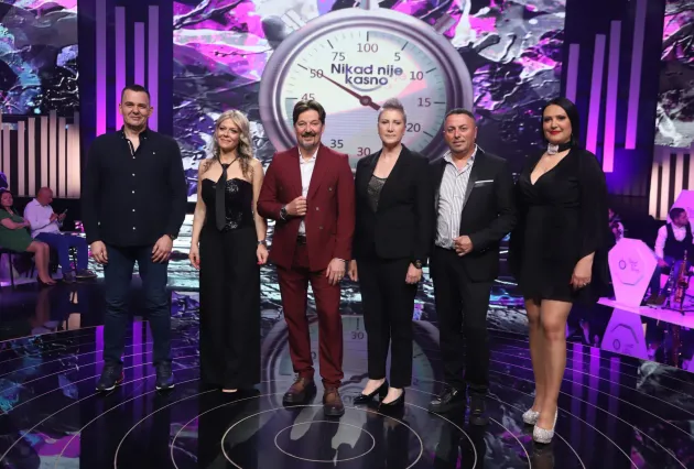 Emisiju "Nikad nije kasno" obeležile emocije i drama: Tri kandidata čekaju odluku publike (VIDEO) 18 KANDIDATI NNK SNIMANJE 22042026 FOTO ELENA 2