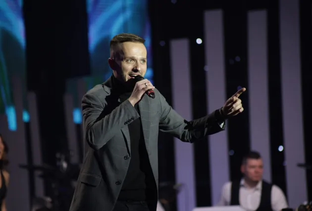 Ovaj miks narodnih pesama Stefana Kosmajca tera i najmirnije da skoče na sto (VIDEO) 26 STEFAN KOSMAJAC NNK SNIMANJE 22042026 FOTO TEA 26