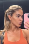 Marina Visković novom objavom zapalila društvene mreže: Pevačica pokazala zategnute noge i ravan stomak (FOTO) 39 Screenshot 2026 05 27 144201