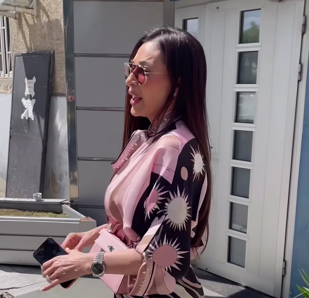 Ceca walked out in her boldest outfit yet: Never-before-seen short skirt and fishnet stockings drew male sighs (VIDEO)