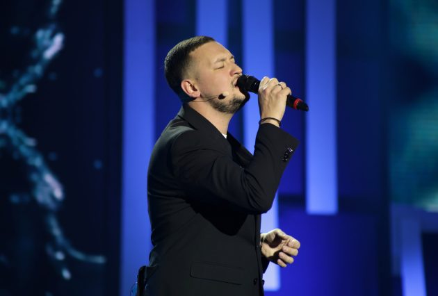 Emocija sa kojom se rađa: Uroš Živković uživo zapevao hit koji su mnogi zaboravili (VIDEO) 17 UROS ZIVKOVIC NNK SNIMANJE 22042026 FOTO TEA 13 ok