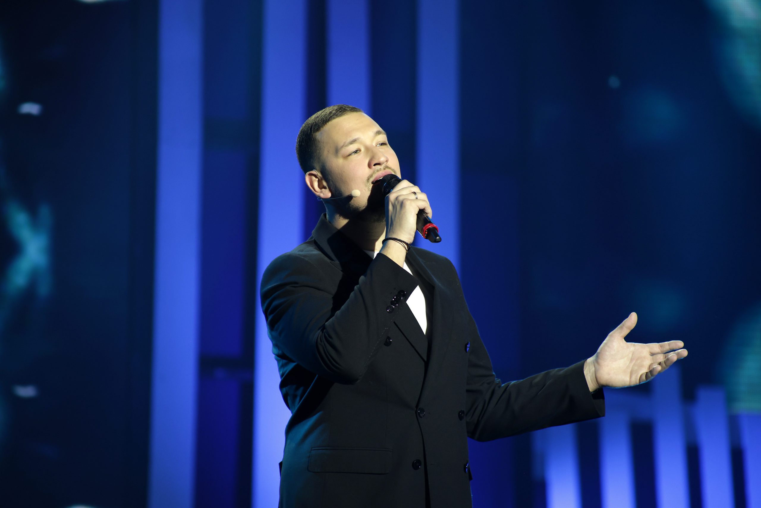 Emocija sa kojom se rađa: Uroš Živković uživo zapevao hit koji su mnogi zaboravili (VIDEO) 5 UROS ZIVKOVIC NNK SNIMANJE 22042026 FOTO TEA 2 ok
