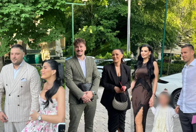 Ljuba Perućica okupio pola estrade na prvom rođendanu ćerke Katje: Stigao Dinča, Kaća Grujić sa Gobeljom, a tek da vidite pevačicu pet meseci nakon porođaja (FOTO) 25 ljuba