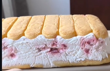 Najbrža prolećna torta ikada: Recept za lagani kolač sa jagodama bez dodatog šećera, gotov za tren bez pečenja 6 torta sa jagodama2