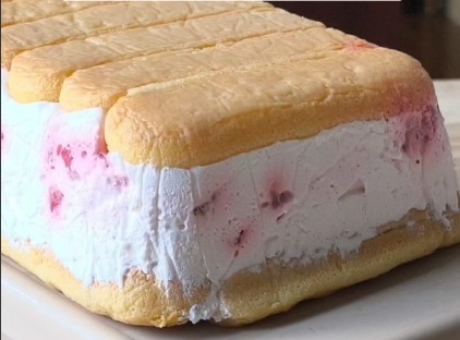 Najbrža prolećna torta ikada: Recept za lagani kolač sa jagodama bez dodatog šećera, gotov za tren bez pečenja 12 torta sa jagodama3