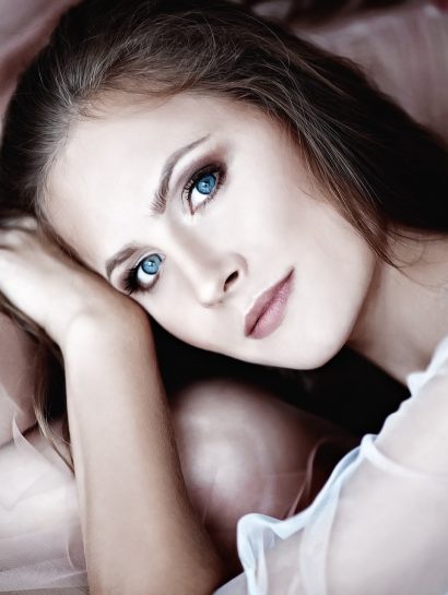 whitedaemon girl 2032802 1920