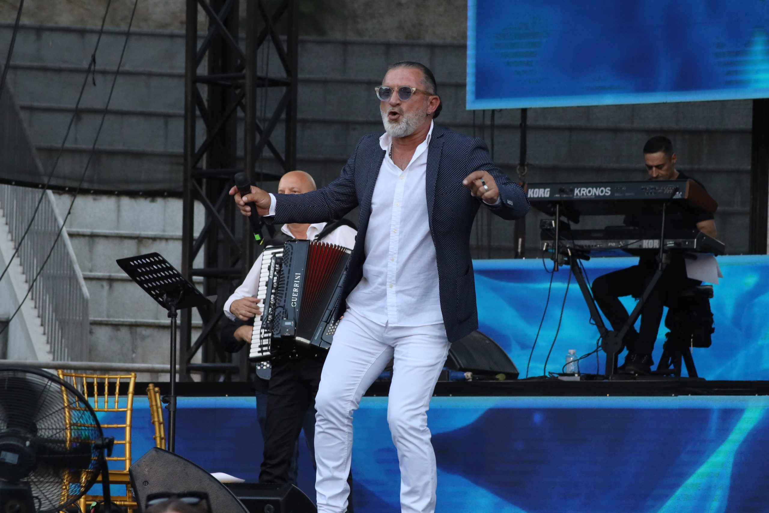 Istorijska noć u Beogradu: Suzana Jovanović se rasplakala na bini, omaž Sinanu Sakiću naježio hiljade ljudi u publici, a tek da čujete šta je zapevala Bojana Barjaktarević (FOTO) 20 0A0A0012