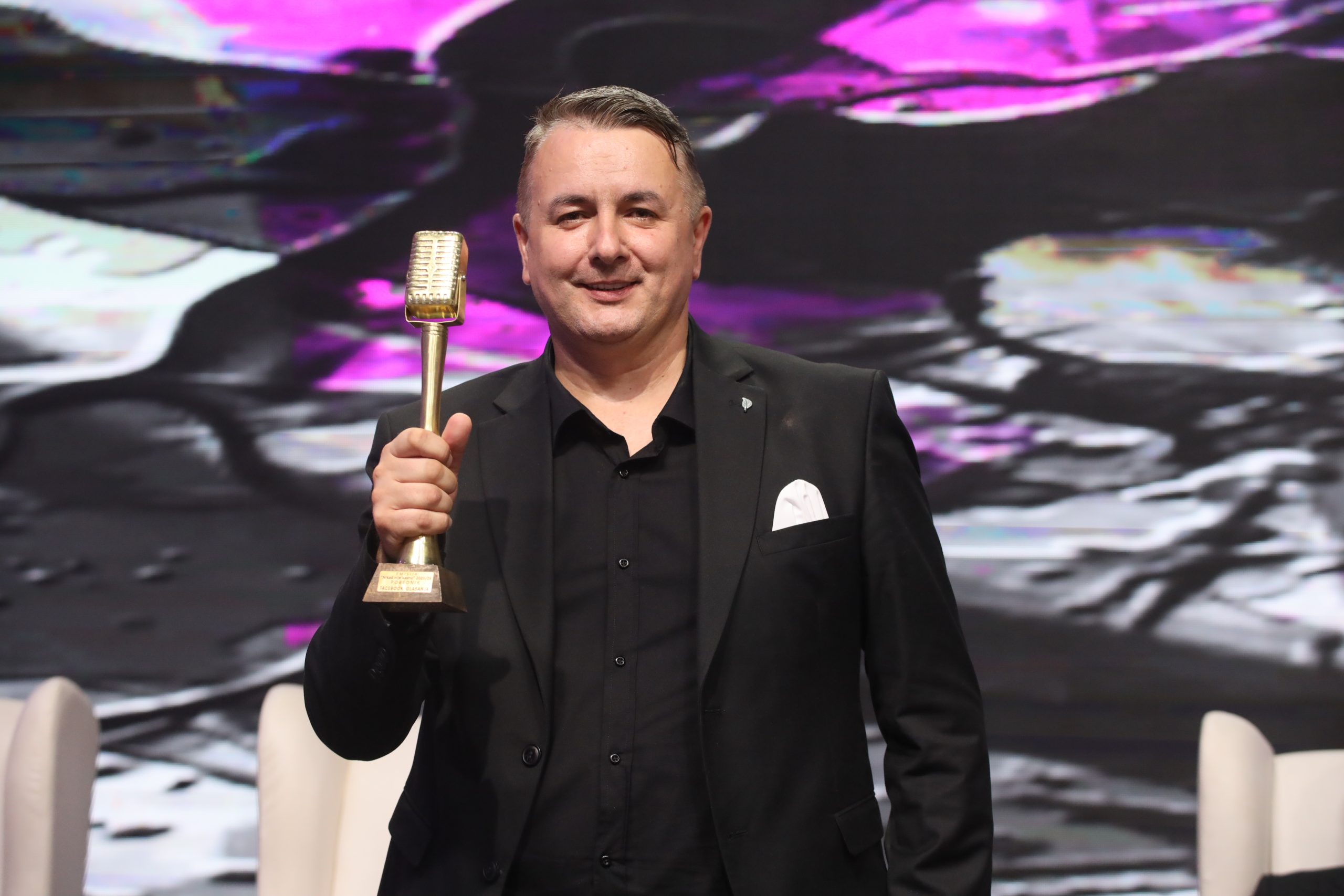Jasmin Selmanović je pobednik Fejsbuk glasanja u finalu "Nikad nije kasno": Evo kome je posvetio pobedu 11 0A0A0043