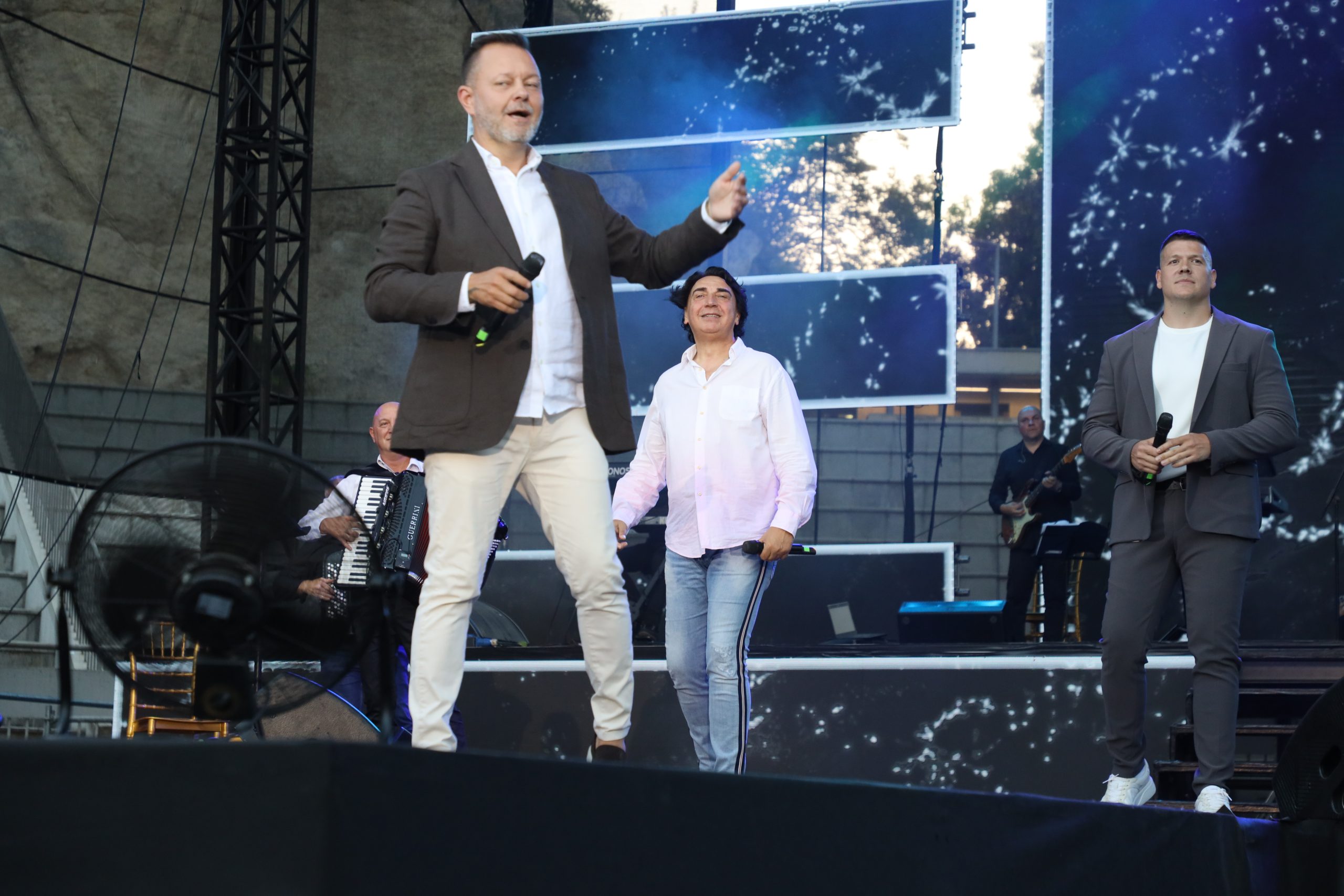 Istorijska noć u Beogradu: Suzana Jovanović se rasplakala na bini, omaž Sinanu Sakiću naježio hiljade ljudi u publici, a tek da čujete šta je zapevala Bojana Barjaktarević (FOTO) 21 0A0A0052