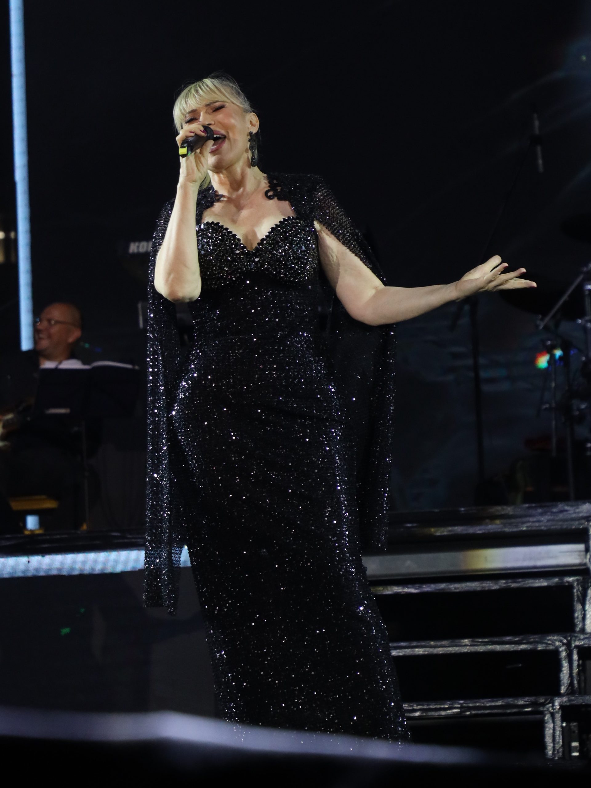 Istorijska noć u Beogradu: Suzana Jovanović se rasplakala na bini, omaž Sinanu Sakiću naježio hiljade ljudi u publici, a tek da čujete šta je zapevala Bojana Barjaktarević (FOTO) 10 0A0A0201