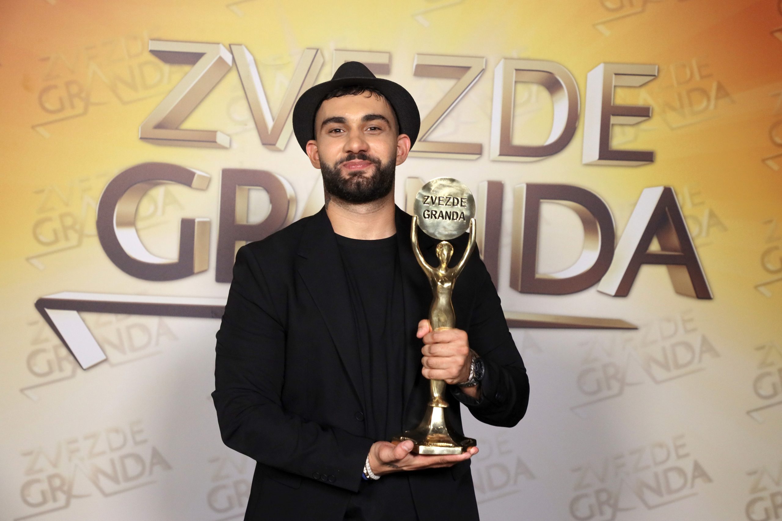 Ovo još nijedan pobednik "Zvezda Granda" nije učinio: Bojan Ilievski na nesvakidašnji način ovekovečio svoj trijumf u "Zvezdama Granda" (FOTO) 5 11.BOJAN ILIEVSKI 4 ok