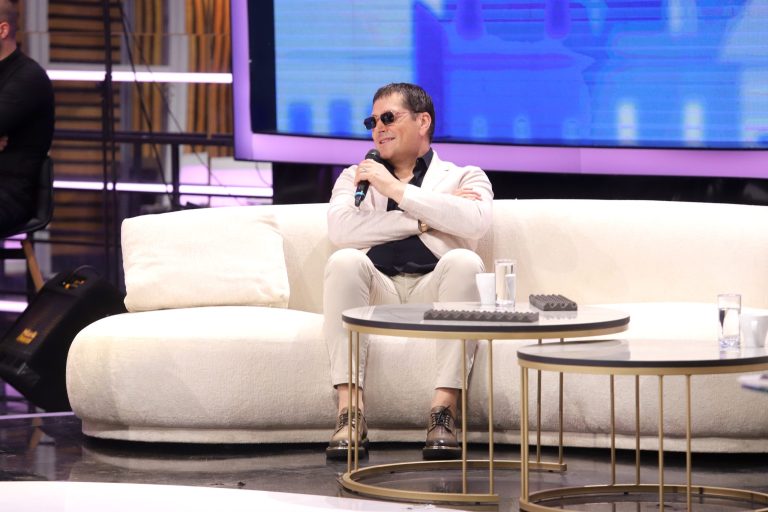Dok drugi trpaju novac u džepove, Aco Pejović odbija bakšiš: Evo gde završavaju pare koje mu gosti daju na veseljima