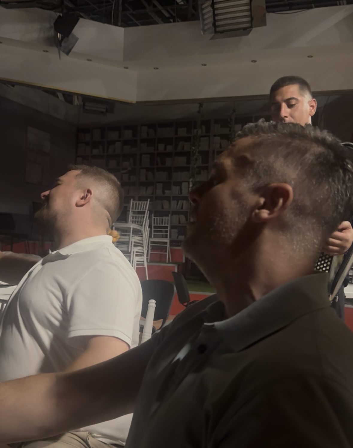 Zavirite na žurku "Nikad nije kasno": Zvezda "Granda" i šef orkestra Joca Savić zapevali i naježili sve, Dragana Katić uživala (VIDEO) 6 IMG 9002