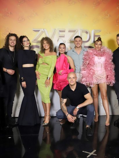 Pred njima je najteži izazov do sad: Šesnaest kandidata večeras nastupa u "Zvezdama Granda" 20 KANDIDATI ZG SNIMANJE 12052026 FOTO ELENA 9 ok