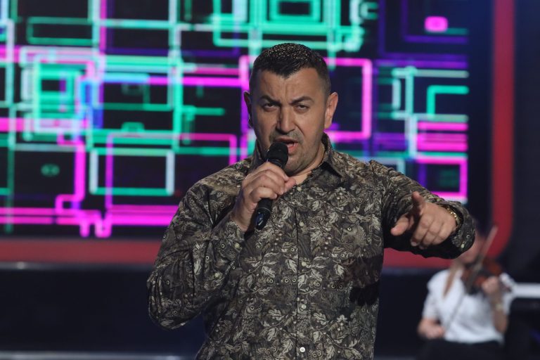 Pevač šokirao priznanjem! „Tačno je da odeću kupujem u se*s-šopu!“