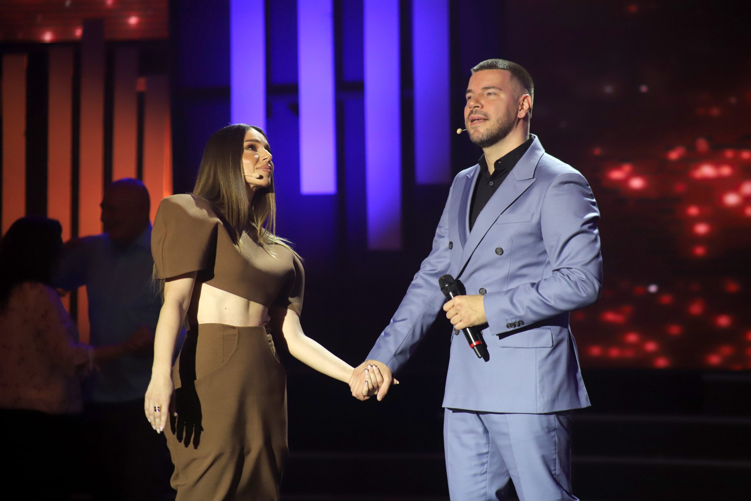Petar Mitić pred svima pokazao koliko voli svoju ženu: Zapevao joj stihove koji govore sve o njihovoj ljubavi (VIDEO) 6 PETAR MITIC I IVANA PAVKOVIC NNK SNIMANJE 29042026 FOTO ELENA 22 ok