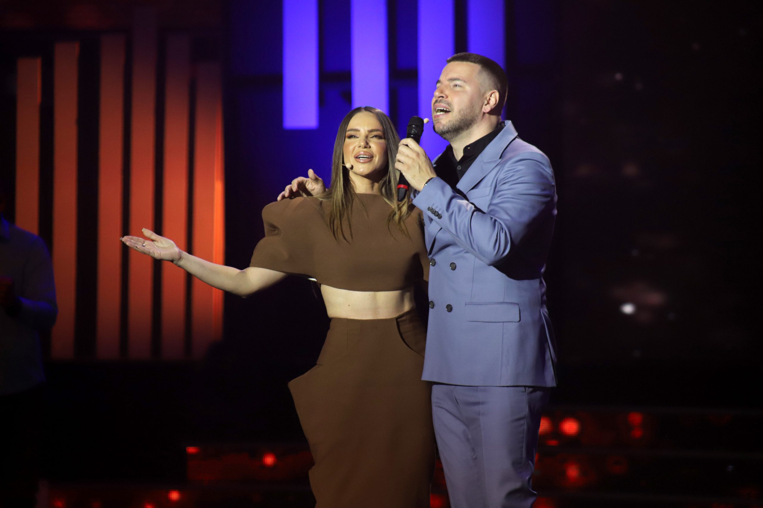 Petar Mitić pred svima pokazao koliko voli svoju ženu: Zapevao joj stihove koji govore sve o njihovoj ljubavi (VIDEO) 5 PETAR MITIC I IVANA PAVKOVIC NNK SNIMANJE 29042026 FOTO ELENA 23 ok