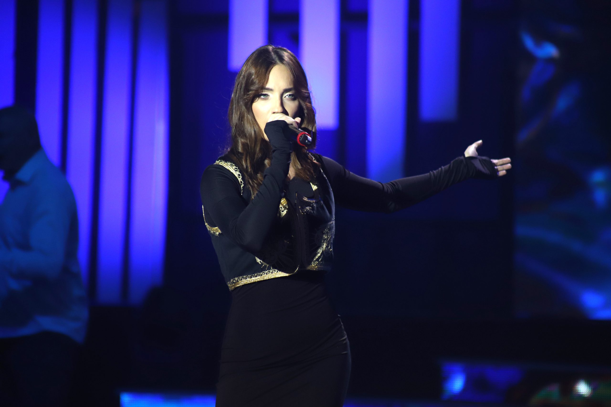 "Zdrava, srećna i uspešna mi bila" Divan dan za Saru Vidaković, pevačici prvi čestiku uputio on (FOTO) 5 SARA VIDAKOVIC NNK SNIMANJE 29042026 FOTO ELENA 11