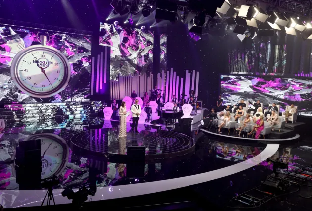 Godinama se pričalo da je naš pevač imao 24 braka, a sada je konačno otkrio šta je istina 29 SCENA NNK FINALE SNIMANJE 17062026 FOTO MUNJA 1 ok